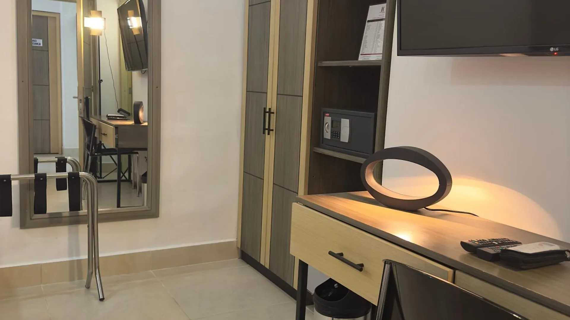 ***  Hotel Merlott Lleras Medellin Colombia