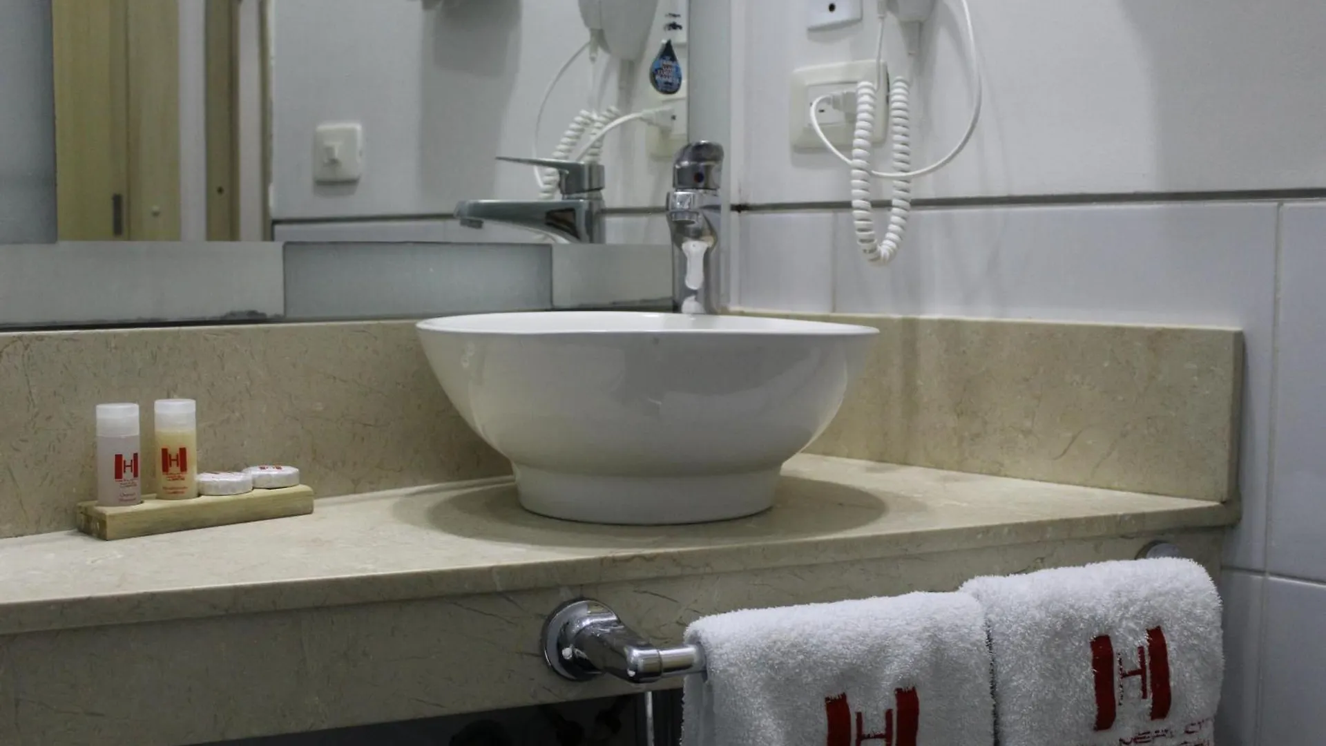 ***  Hotel Merlott Lleras Medellin Colombia