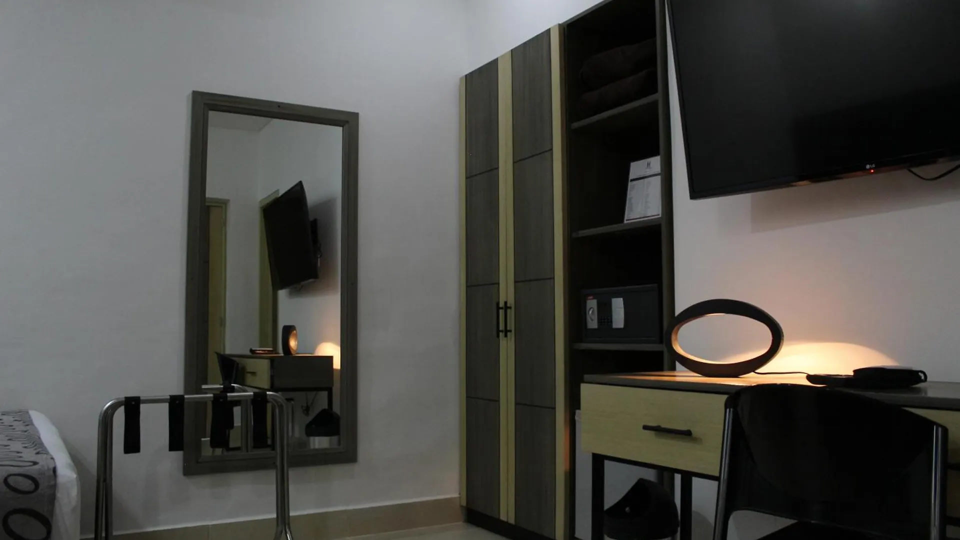 ***  Hotel Merlott Lleras Medellin Colombia